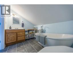 100 QUEEN Street E - 18