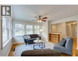 133 GLASTONBURY Crescent - 4