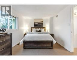 872 ELGIN Street N - 11