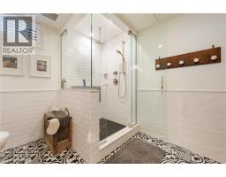 10 KIWANIS Avenue - 33