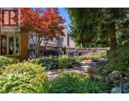 91 REMBRANDT Court - 39