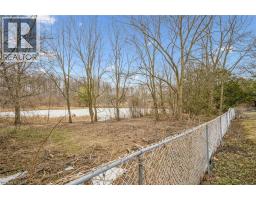 124 AUTUMN HILL Crescent - 43