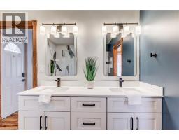 26 WASHINGTON Street E - 33