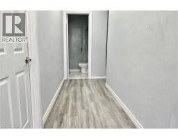 252 ROBINSON Street - 11