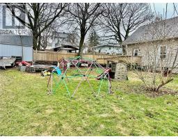 252 ROBINSON Street - 8