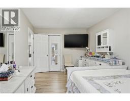 19B DUNDAS Street W - 11