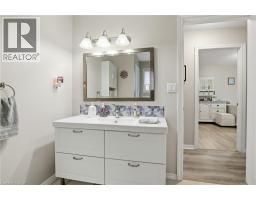 19B DUNDAS Street W - 14