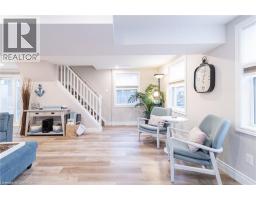 11 DIETRICH Crescent - 19