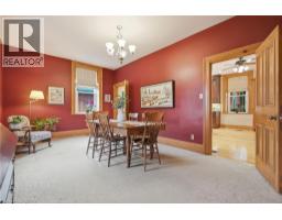 24 QUEENSWAY Drive - 10