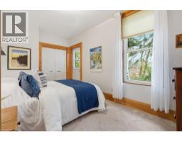 24 QUEENSWAY Drive - 33