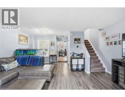 16 ENFIELD Crescent - 16