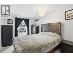 16 ENFIELD Crescent - 18