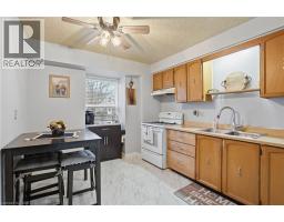 16 ENFIELD Crescent - 4