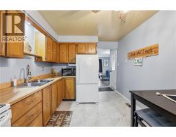 16 ENFIELD Crescent - 8