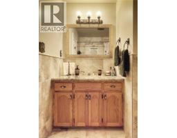 108 QUEENSWAY Drive - 19