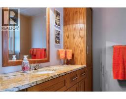 108 QUEENSWAY Drive - 28