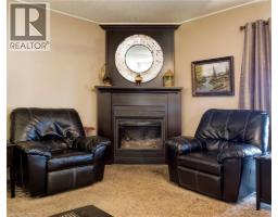 108 QUEENSWAY Drive - 32