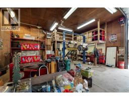 108 QUEENSWAY Drive - 39