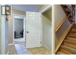 108 QUEENSWAY Drive - 42