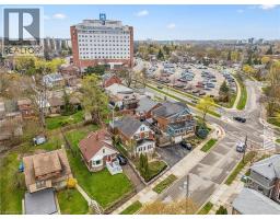 9 SPADINA Road E - 1