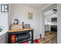 9 SPADINA Road E - 17