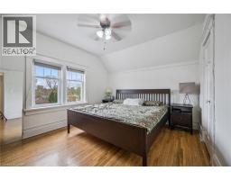 9 SPADINA Road E - 18