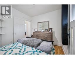 9 SPADINA Road E - 20