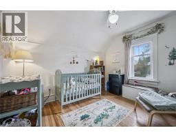 9 SPADINA Road E - 21