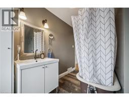 9 SPADINA Road E - 23