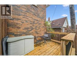 9 SPADINA Road E - 28