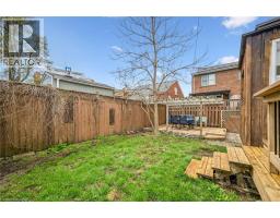 9 SPADINA Road E - 30