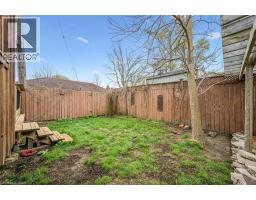 9 SPADINA Road E - 32