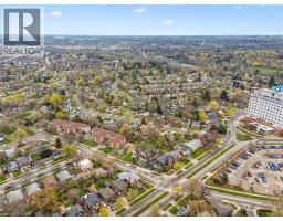 9 SPADINA Road E - 36