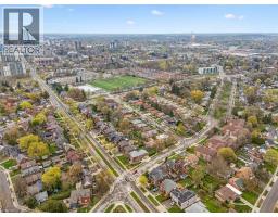 9 SPADINA Road E - 37