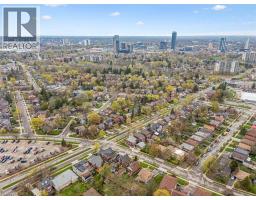 9 SPADINA Road E - 38