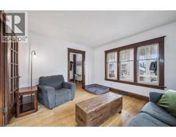 9 SPADINA Road E - 9