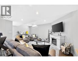 22 LINDA Crescent - 32