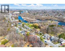 530 FOUNTAIN Street S - 46