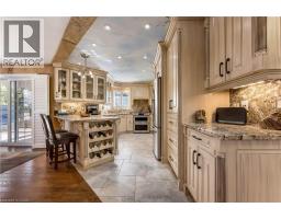 60 CHANDOS Drive - 12