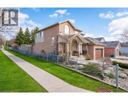 60 CHANDOS Drive - 2