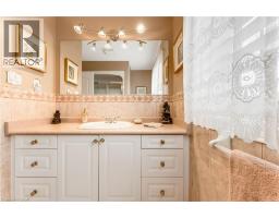 60 CHANDOS Drive - 32