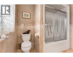 60 CHANDOS Drive - 33