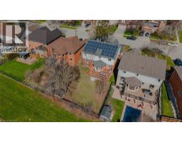 79 HOLBROOK Crescent - 35