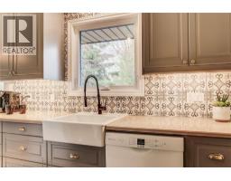 14 GRAYSTONE Avenue - 22