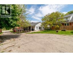 31 BRUCE Street - 32