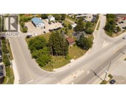 28 MANITOU Drive - 7