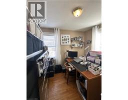 78 QUEENSWAY Drive E - 22