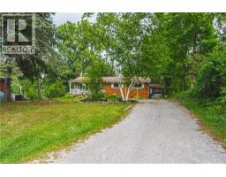 210 MACKENZIE Crescent - 1