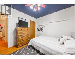 210 MACKENZIE Crescent - 18