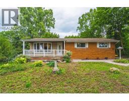 210 MACKENZIE Crescent - 2